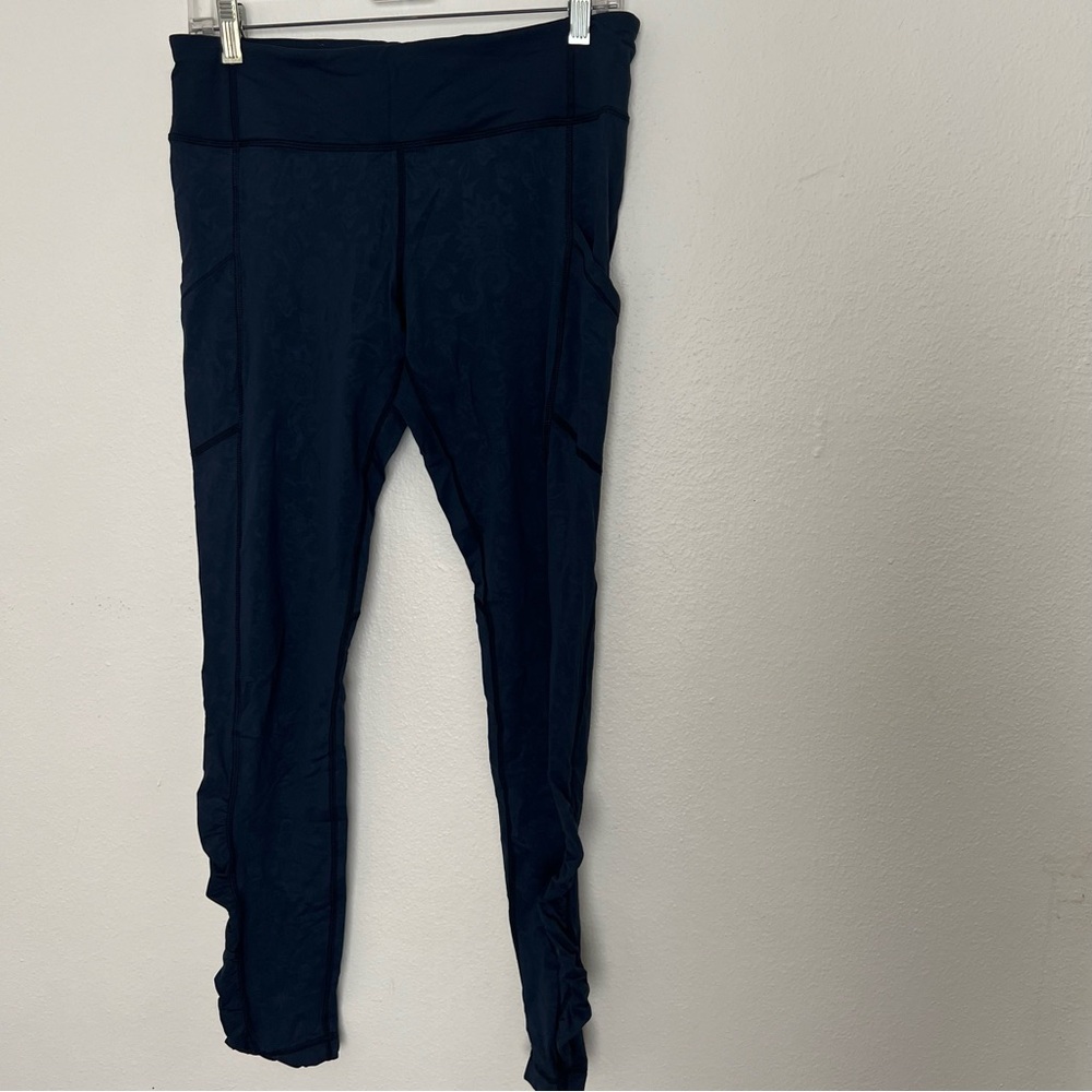 LuLuLemon - Navy Paisley Leggings - Sz Large